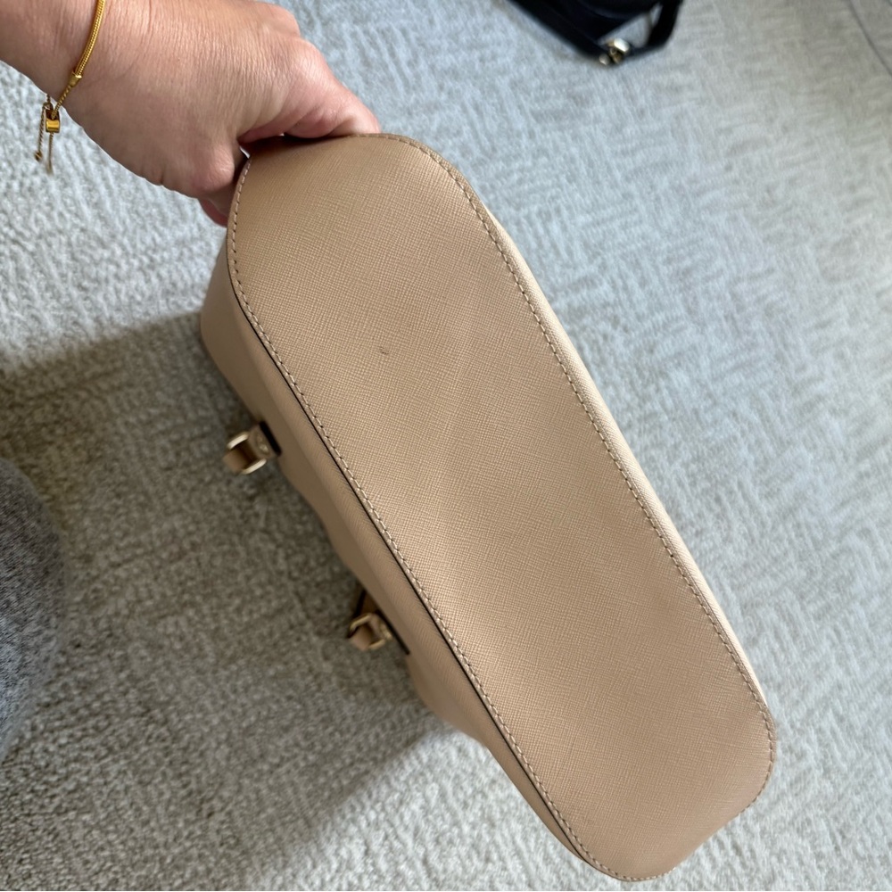 Classic Henri Bendel bag - Picture 8 of 9